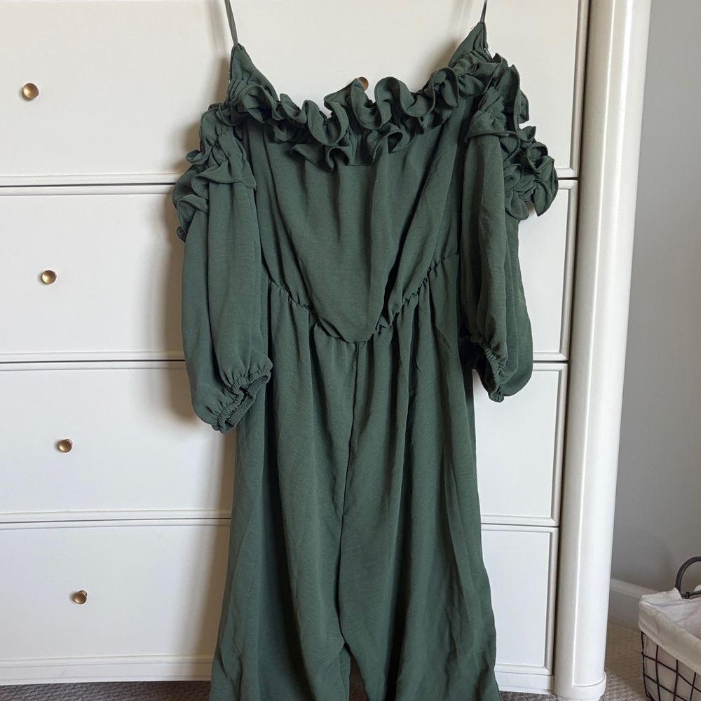 Elegant Green Off-Shoulder Jumpsuit - Picture 6 of 6